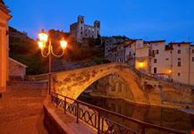 Ponte Vecchio di Dolceacqua di notte
