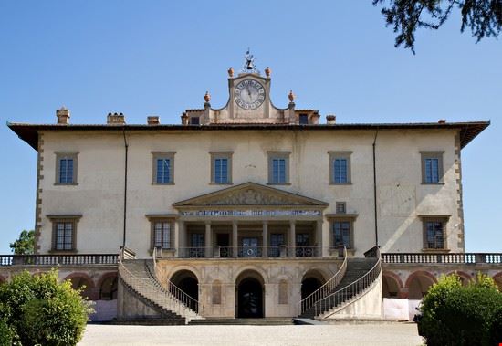 Montalbano Carmignano Circumnavigation - Shutterstock.com Circumnavigation