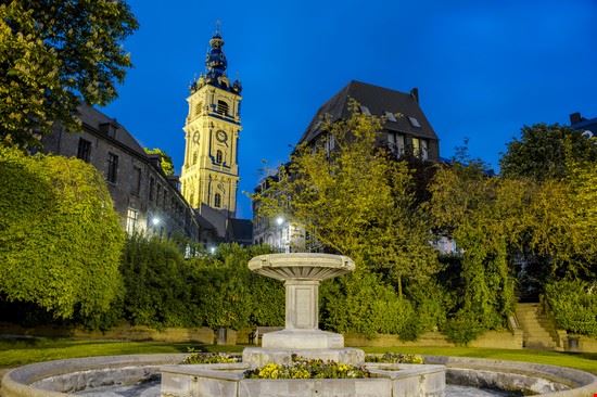  Mons Anibal Trejo - Shutterstock.com Anibal Trejo