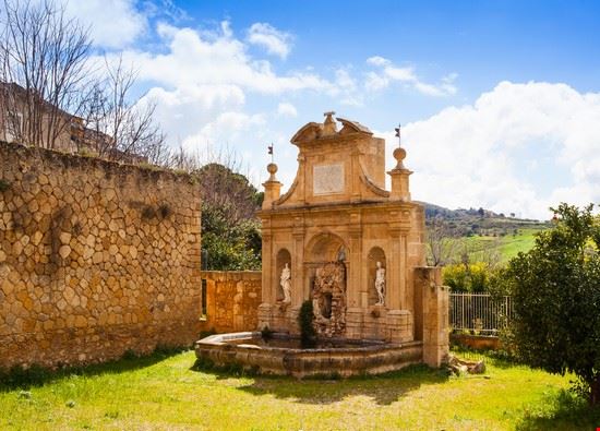  Leonforte bepsy - Shutterstock.com bepsy