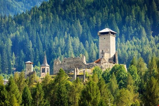 Castello Ossana Natalia Macheda - Shutterstock.com Natalia Macheda