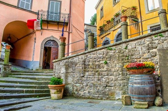 Itinerari nella Tuscia Viterbo Shutterstock.com 