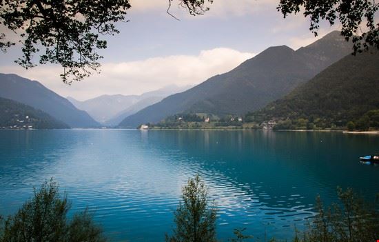 Lago di Ledro Ledro Isaac74 - Shutterstock.com Isaac74