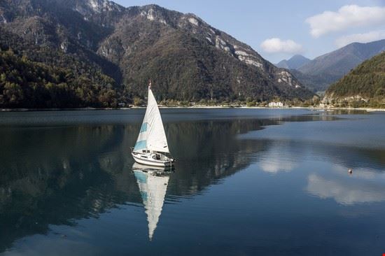 Lago di Ledro Ledro Luca Giubertoni - Shutterstock.com Luca Giubertoni
