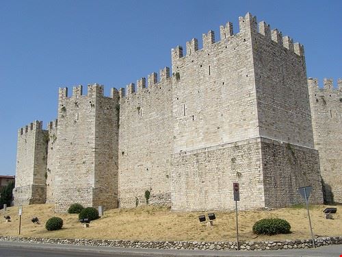 Castello dell'Imperatore Prato magro_kr - Attribution-NonCommercial-NoDerivs (http://creativecommons.org/licenses/by-nc-nd/2.0/) magro_kr