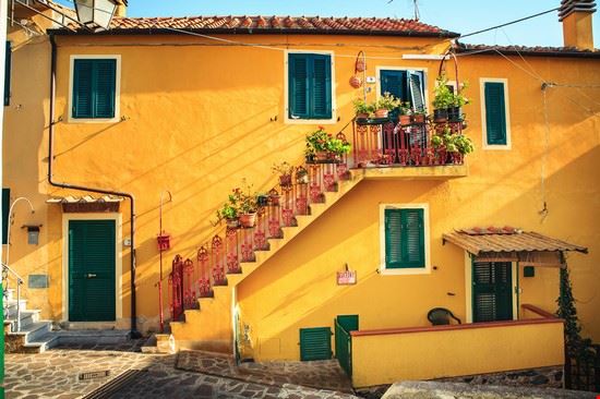  Rio nell'Elba Val Thoermer / Shutterstock.com Val Thoermer / Shutterstock.com
