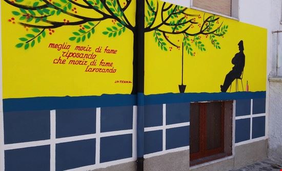  Uno dei murales di Montegiordano  
