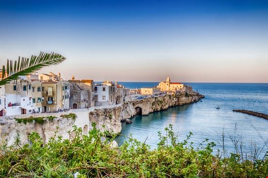 Punta San Francesco Vieste GoneWithTheWind - Shutterstock.com GoneWithTheWind