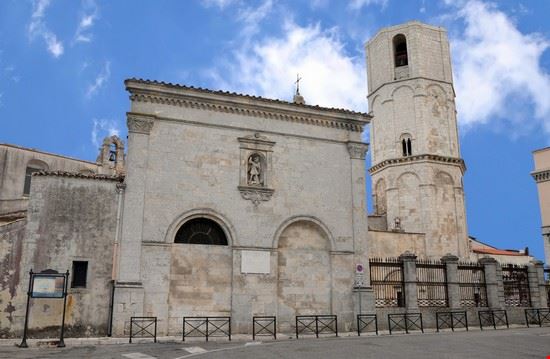 Santuario San Michele Monte Sant'Angelo soulofbeach - Shutterstock.com soulofbeach