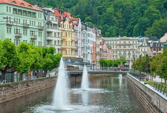  Karlovy Vary Botond Horvath / Shutterstock.com Botond Horvath / Shutterstock.com