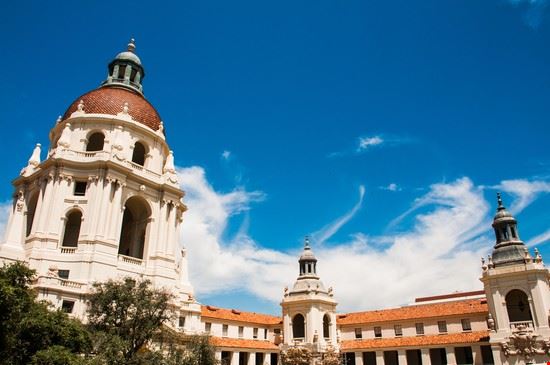 Old Town Pasadena shalunts - Shutterstock.com shalunts