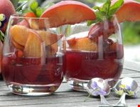 aperitivo con pesche di Volpedo