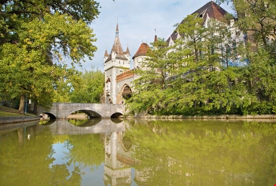 Castello Vajdahunyad Budapest Renata Sedmakova - Shutterstock.com Renata Sedmakova