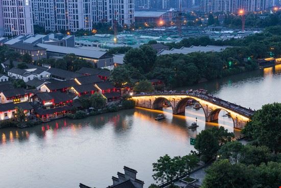  Hangzhou kikujungboy / Shutterstock.com kikujungboy / Shutterstock.com