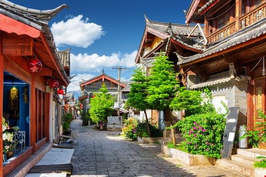  Lijiang Efired - Shutterstock.com Efired
