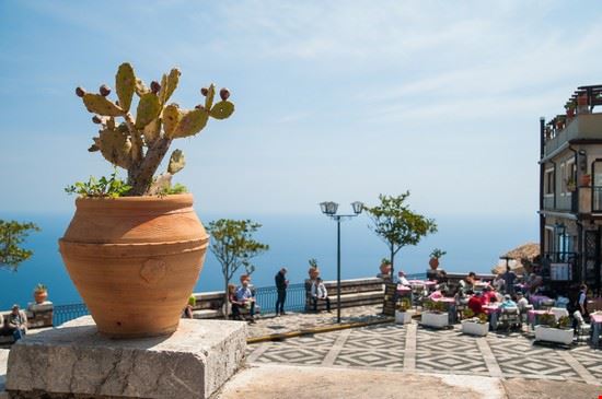 Piazza Sant'Antonio Piazza Sant'Antonio Marco Ossino - Shutterstock.com Marco Ossino