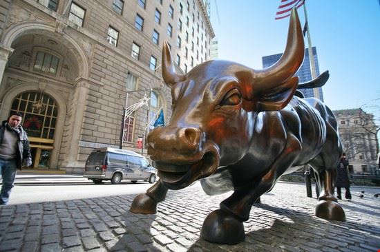 Charging Bull a Wall Street New York Tutti Frutti / Shutterstock.com Tutti Frutti / Shutterstock.com