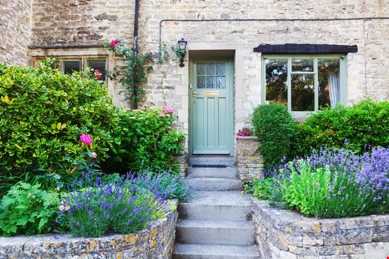  Bibury Christian Mueller - Shutterstock.com Christian Mueller