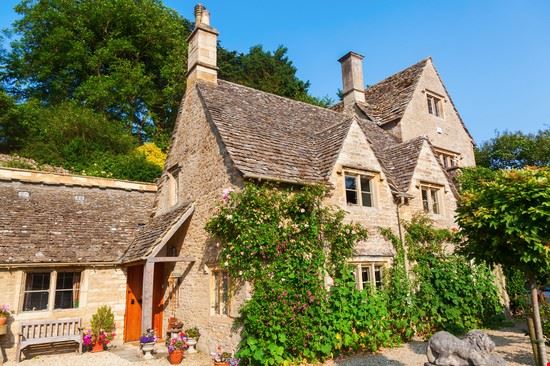  Bibury Shutterstock.com 
