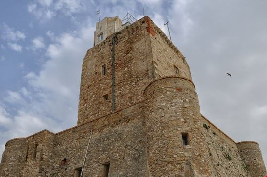 Castello Svevo Termoli Shutterstock.com 