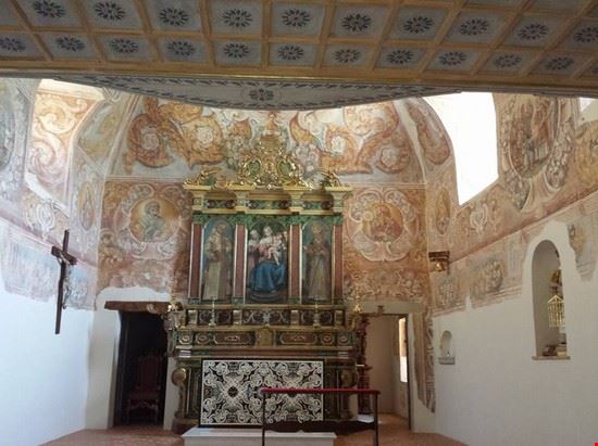  La chiesa di San Lorenzo all'interno del Monastero della Grancia  