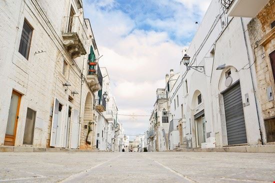  Cisternino adamico - Shutterstock.com adamico