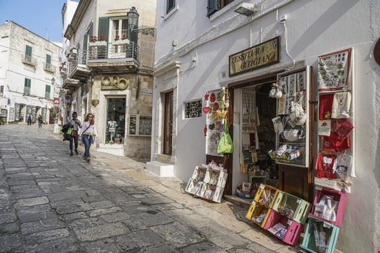  Cisternino berna namoglu / Shutterstock.com berna namoglu / Shutterstock.com