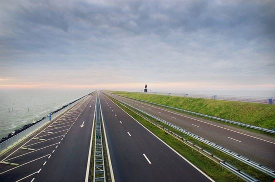 Diga di Afsluitdijk Amsterdam Pangfolio.com - Shutterstock.com Pangfolio.com