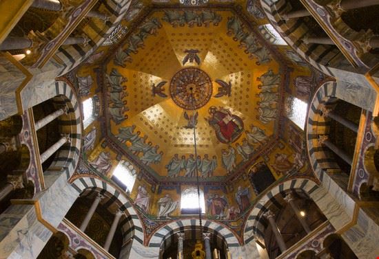  Aachen corlaffra / Shutterstock.com corlaffra / Shutterstock.com