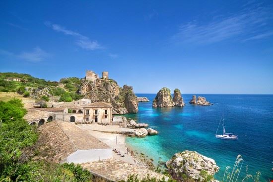  Castellammare del Golfo Shutterstock.com 