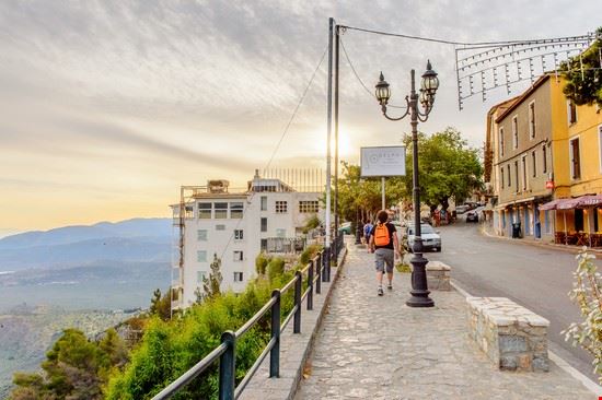  Delfi Anton_Ivanov / Shutterstock.com Anton_Ivanov / Shutterstock.com