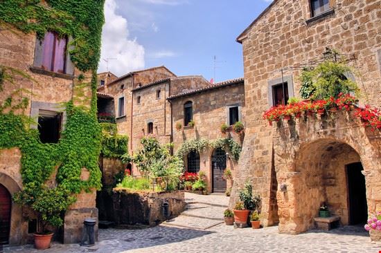 Centro antico Bagnoregio JeniFoto - Shutterstock.com JeniFoto