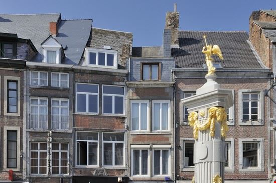  Namur hal pand - Shutterstock.com hal pand