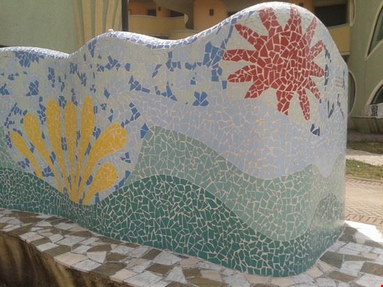 Rosignano Marittimo innesto di colori allegri composti da vari da scarti di ceramiche   