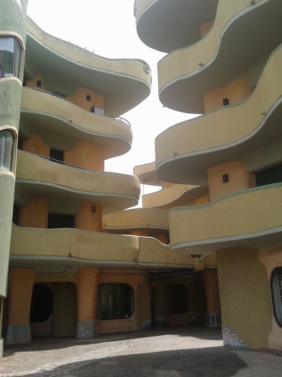 le balconate  con il loro disegno ondoso