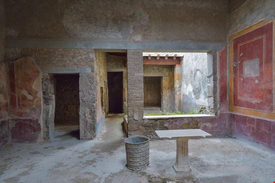 Ercolano Ercolano Cristian Puscasu - Shutterstock.com Cristian Puscasu