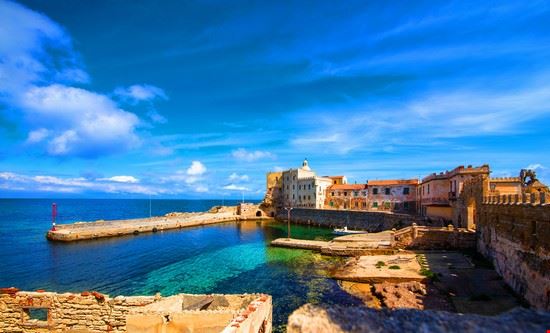  Isola di Capraia Shutterstock.com 
