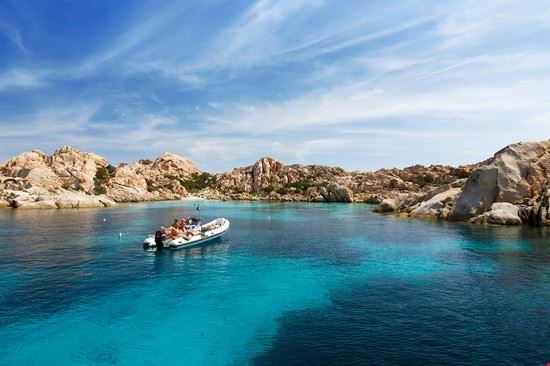 Cala Haiti a Caprera Isola delLa Maddalena dpvue studio / Shutterstock.com dpvue studio / Shutterstock.com
