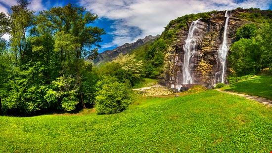  Chiavenna Andrew Mayovskyy - Shutterstock.com Andrew Mayovskyy