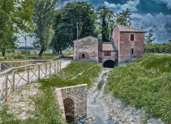 il molino scodellino - GoneWithTheWind - GoneWithTheWind - Shutterstock.com