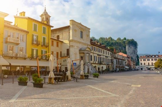  Arona Dizfoto - Shutterstock Dizfoto