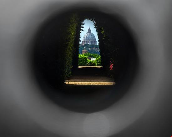 Nascosto sull’Aventino c'è uno dei tesori meglio conservati della città: un buco della serratura molto speciale, che regala una vista straordinaria