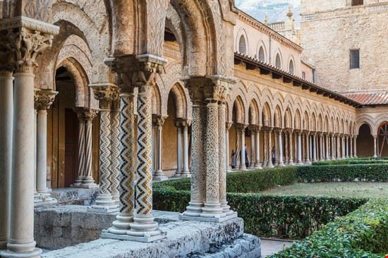 Chiostro Monreale Lev Levin / Shutterstock.com Lev Levin / Shutterstock.com