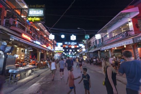 Pub Street a Siem Raep - PaulWong / Shutterstock.com - PaulWong / Shutterstock.com