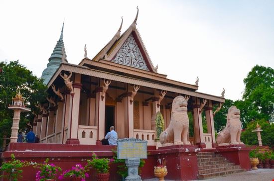 Wat Phnom - Indochina studio - Indochina studio - Shutterstock
