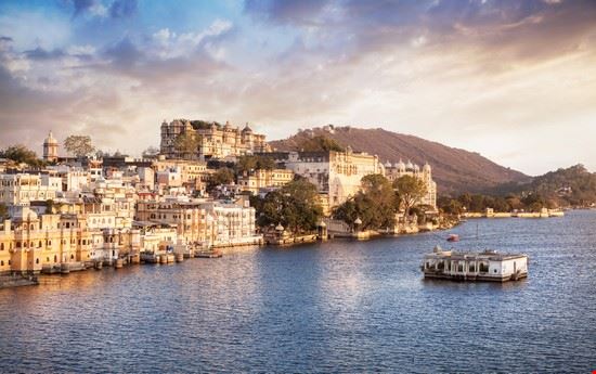 Tour sul Lago Pichola - Pikoso.kz - Pikoso.kz - Shutterstock