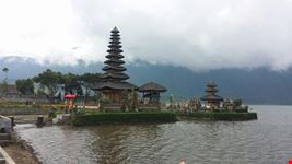 lake bratan bali