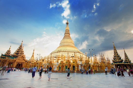 shwedagon pagoda 2