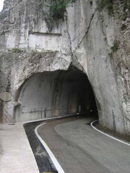 galleria gola del furlo