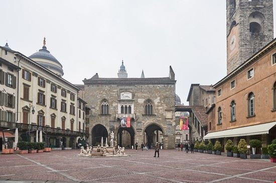 Piazza Vecchia Bergamo JIPEN / Shutterstock.com JIPEN / Shutterstock.com